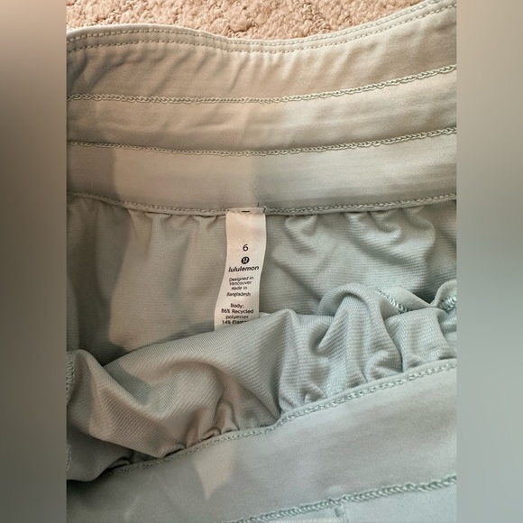 Lululemon size 6, low rise shorts. Mint green / light green excellent condition - Picture 3 of 13